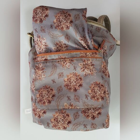 Hobo Blaze Convertible Bucket Bag Backpack in Gold Metallic Leather - Picture 11 of 16